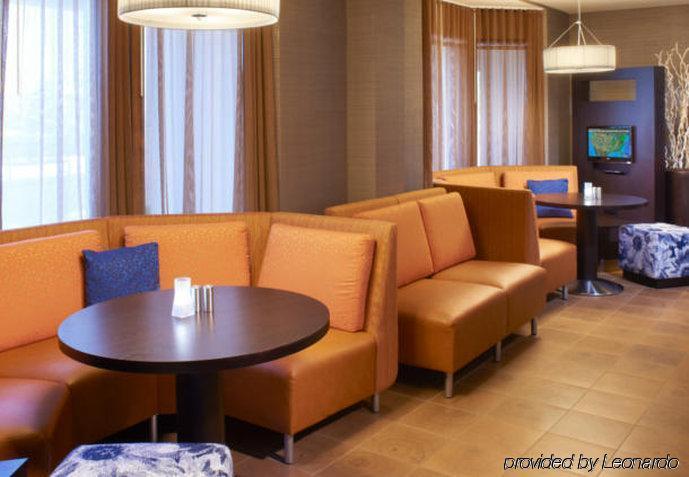 Courtyard Toledo Rossford/Perrysburg Hotell Restaurant bilde
